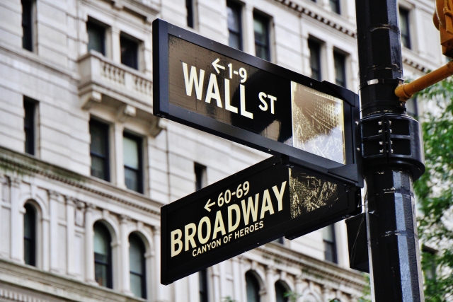 FANG＋ VS S&P500はどっちがいい？初心者向けに違いと選び方を徹底解説