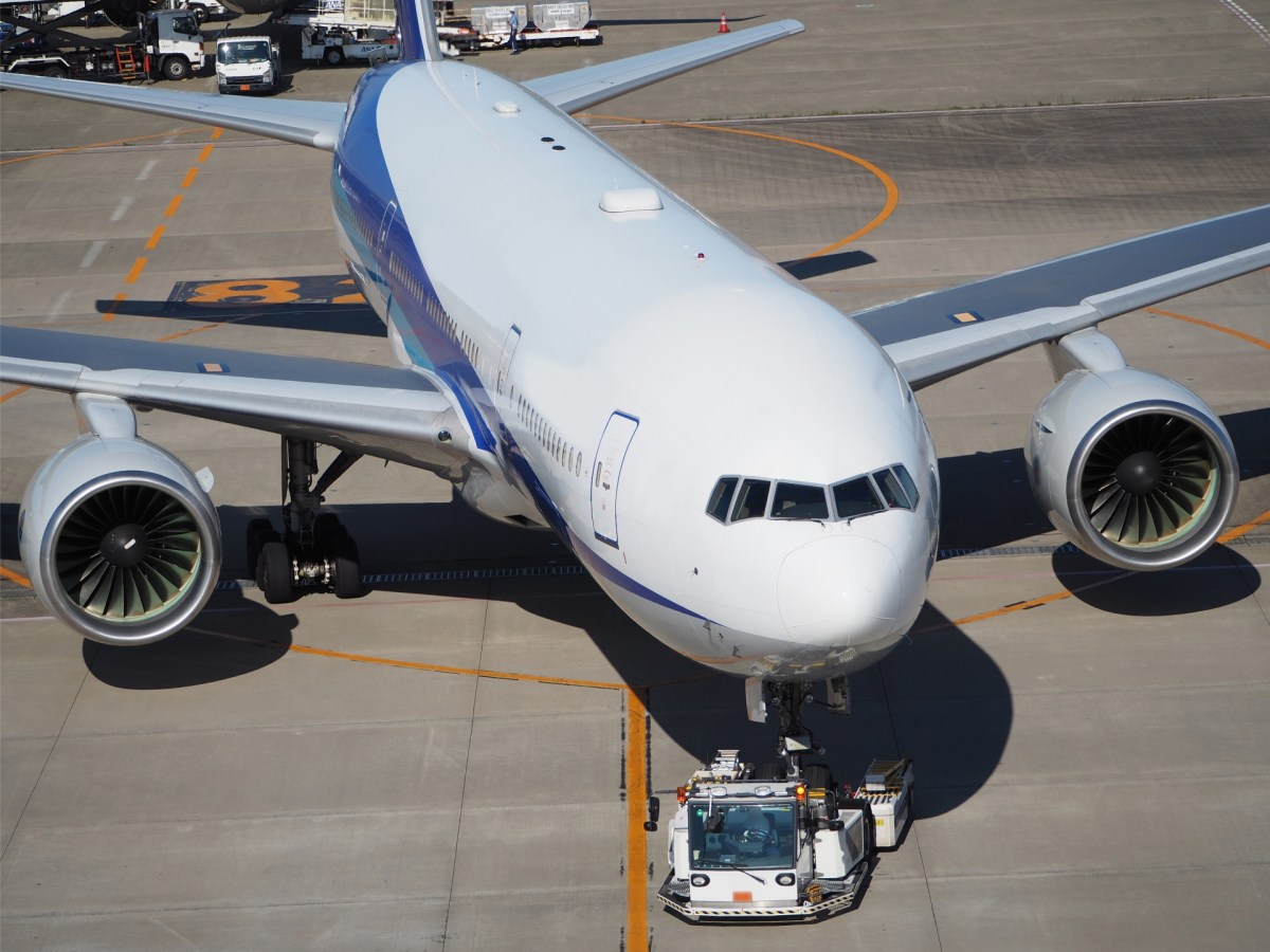 燃油サーチャージはなぜこんなに変わる？上がる時と下がる時の仕組みを解説